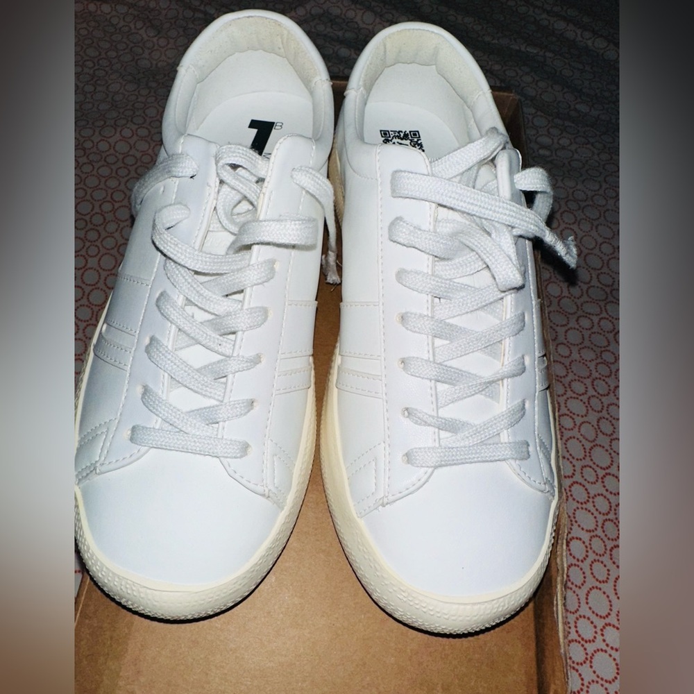 GOLDEN GOOSE SNEAKERS 39